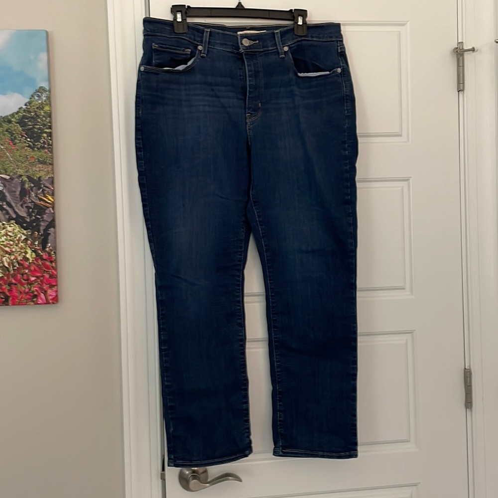 Authentic Levi’s straight leg jeans